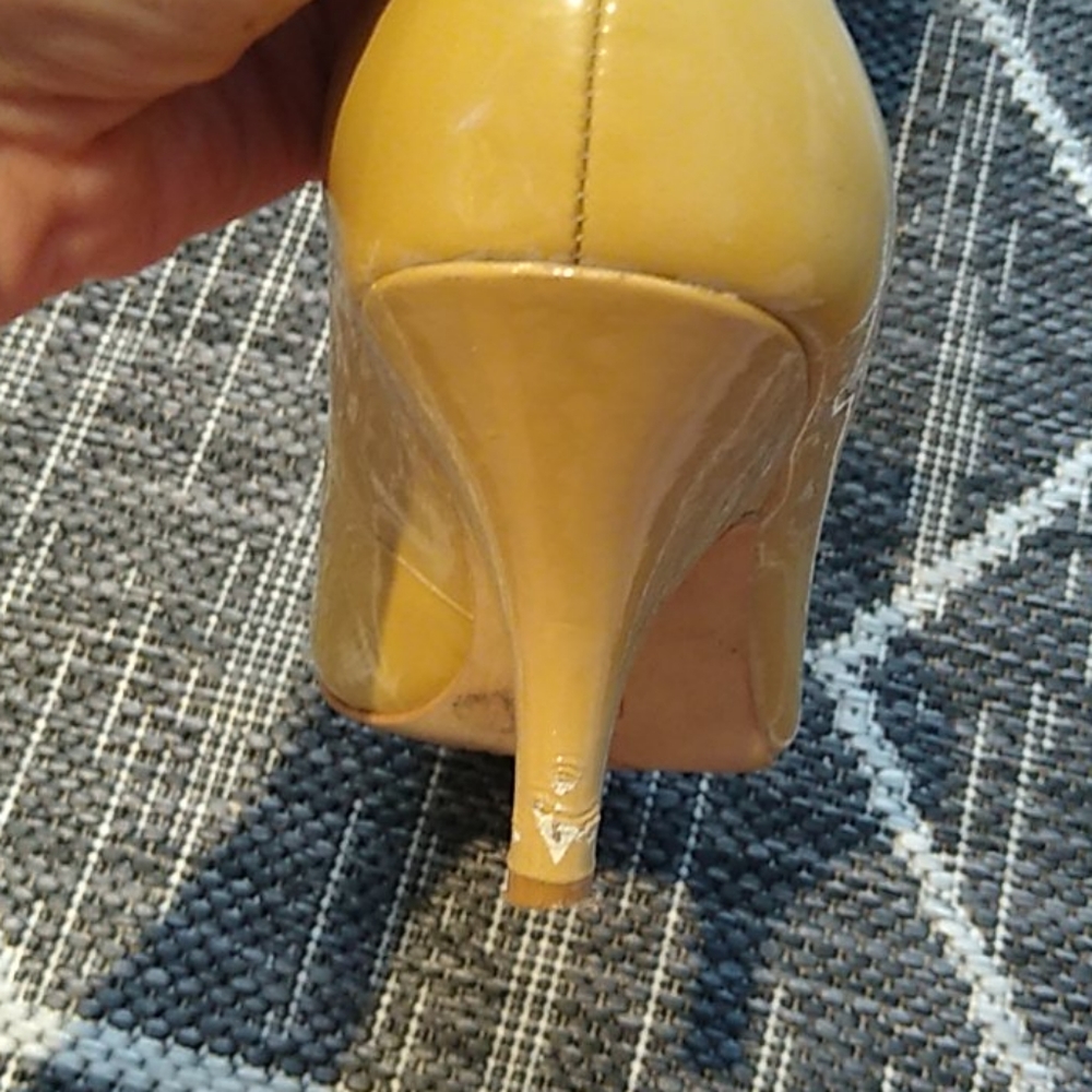 Vince Camuto Vickiy Blush Pantent Pumps - Picture 5 of 9